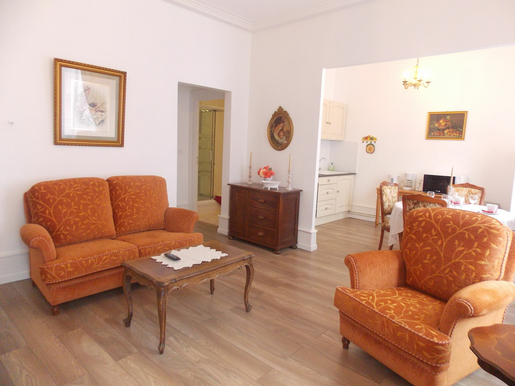 L'ambassadeur - Centre Apartment